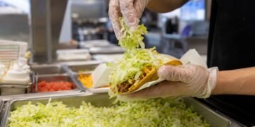 La pista estaba en la ensalada; la FDA vincula la lechuga con el brote de “diarrea explosiva”