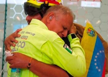 Así respondió México a la tragedia en Venezuela: rescatistas ya están en casa