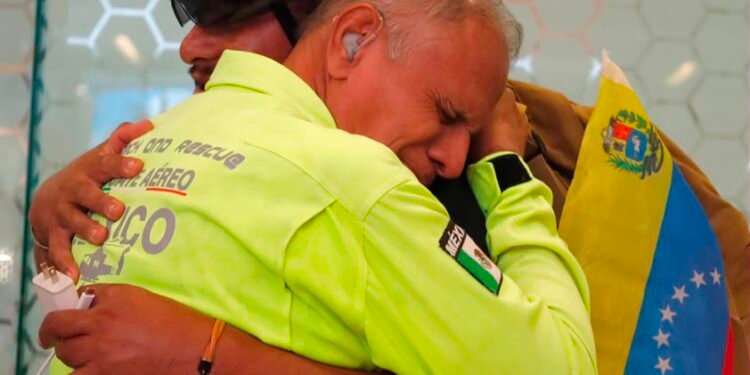 Así respondió México a la tragedia en Venezuela: rescatistas ya están en casa
