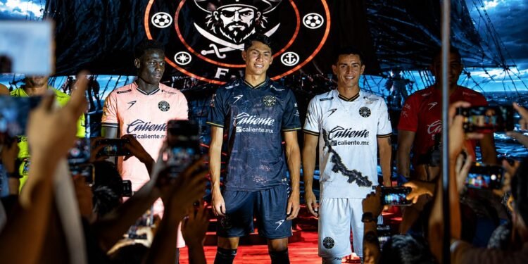 ¡El “Pirata” vuelve a zarpar! Veracruz estrena equipo y presenta el jersey con el que regresa al futbol profesional
