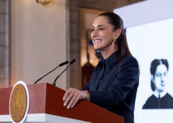 México endurece defensa de migrantes: llevará hoy a tribunales de EU 17 casos