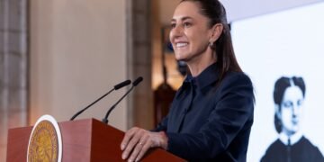 México endurece defensa de migrantes: llevará hoy a tribunales de EU 17 casos