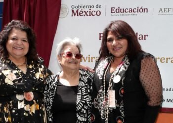 Inmortalizan el legado de Elvira Pizaña en un Jardín de niños en Tlalpan