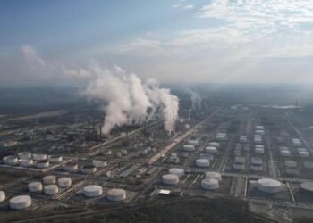 Cadereyta dispara producción de combustóleo; especialistas alertan por impacto ambiental