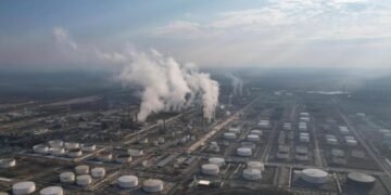 Cadereyta dispara producción de combustóleo; especialistas alertan por impacto ambiental