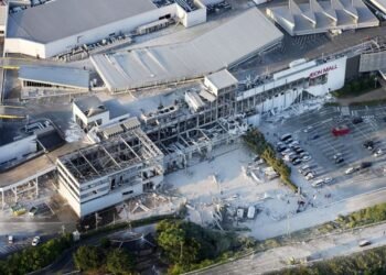 ¡Terror en Japón! Explosión en plaza comercial tras devastador terremoto de 7.1; hay decenas de personas atrapadas