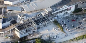 ¡Terror en Japón! Explosión en plaza comercial tras devastador terremoto de 7.1; hay decenas de personas atrapadas