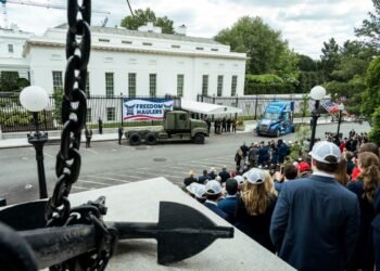 ¿Adiós a miles de camioneros? La nueva orden de Trump genera controversia
