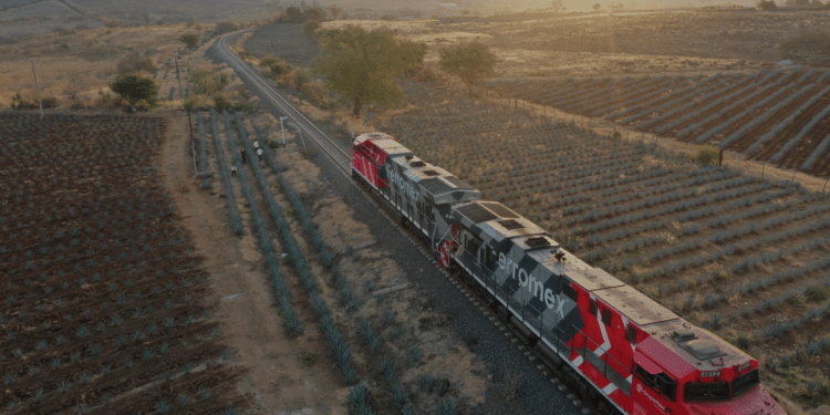 Investigan accidente ferroviario con 59 mil litros de químico. ¿Qué tan grave es?