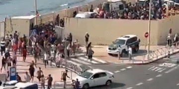Así se ve el éxodo marroquí que tiene en alerta a España