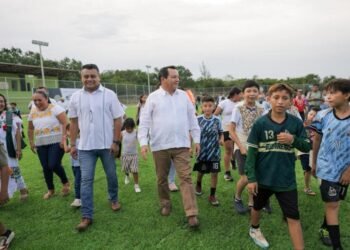 Estrenan cuatro canchas en Yucatán; beneficiarán a más de 8 mil personas