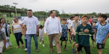 Estrenan cuatro canchas en Yucatán; beneficiarán a más de 8 mil personas