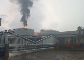 ¿Por qué continúa el incendio en Pajaritos? Pemex explica las maniobras