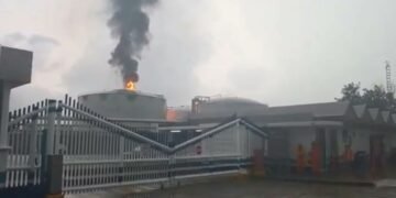¿Por qué continúa el incendio en Pajaritos? Pemex explica las maniobras