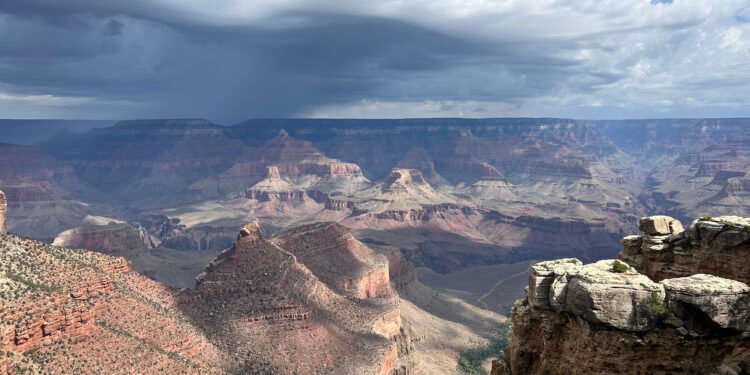 Gran Cañón cambia reglas para turistas tras inundación; hoteles cierran y restringen uso de agua