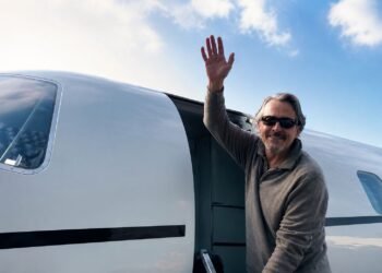 ¿Qué hará Miguel Bosé en Colombia? El cantante viaja al país tras el terremoto de 7.4