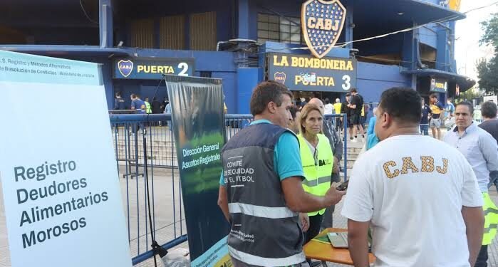 Sin pensión no hay fútbol: Argentina niega entrada en estadios a deudores
