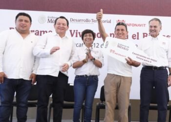 Las llaves de una nueva vida: entregan 208 viviendas en Kanasín
