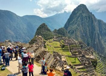 ¿Está en peligro Machu Picchu? Sobrecarga turística amenaza la conservación de la ciudad inca