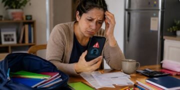 Regreso a clases eleva riesgo de caer en “montadeudas”; así puedes detectar una app peligrosa