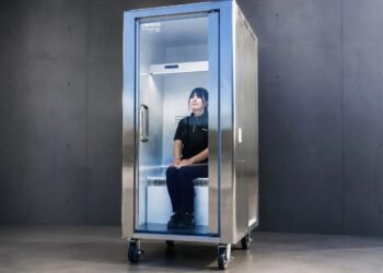 ¿Un “refrigerador humano”? Japón lanza cabina para combatir los golpes de calor