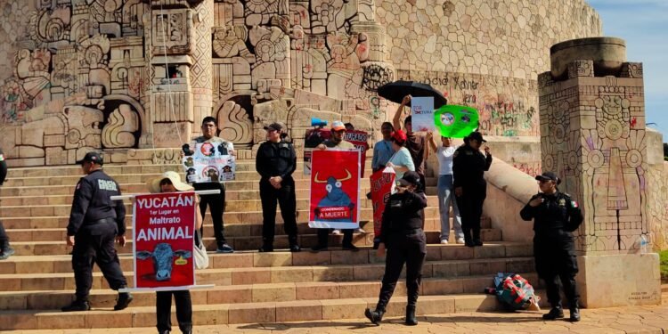 Taurinos y animalistas chocan en Mérida por las corridas de toros