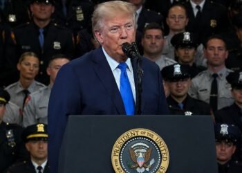 Trump va por Ormuz; dice que “pronto” lo declarará territorio estadounidense