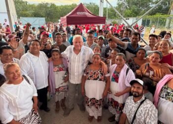 Rafael Marín recorre El Parián y llama a escuchar a la comunidad de Tulum