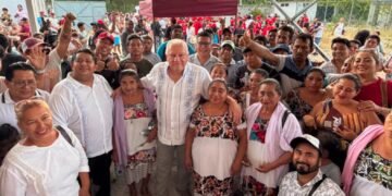 Rafael Marín recorre El Parián y llama a escuchar a la comunidad de Tulum