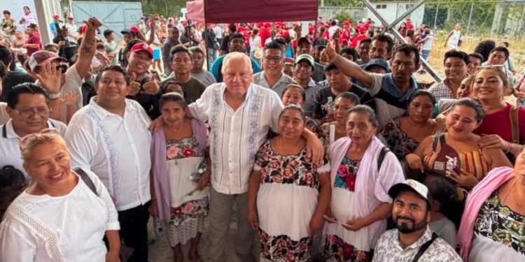 Rafael Marín recorre El Parián y llama a escuchar a la comunidad de Tulum