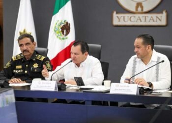 Díaz Mena advierte: en Celestún no habrá desarrollo a costa del manglar