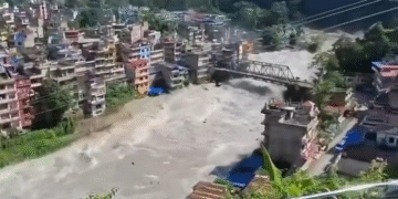 ¡El agua lo arrasó todo! Nepal enfrenta una de sus peores tragedias