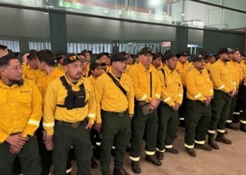 ¡Van al frente del fuego! México refuerza apoyo a Canadá con más brigadistas