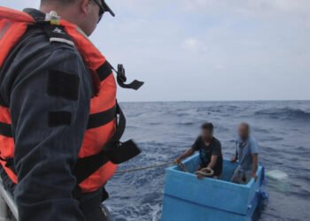 ¡Milagro en altamar! Rescatan a pescadores que sobrevivieron cinco días sobre una hielera