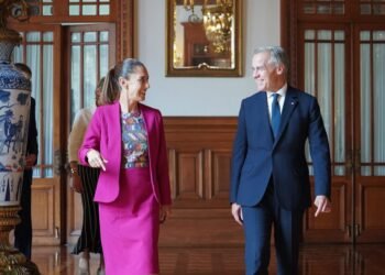 ¿De qué hablaron Sheinbaum y Carney? Esto acordaron en su llamada