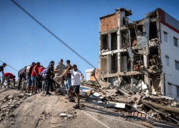 Aumentan los muertos por terremoto en Colombia; Sheinbaum alista ayuda desde México