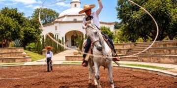 Orgullo a caballo: México celebra el Día Nacional del Charro