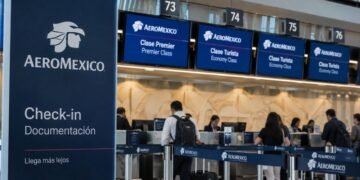Aeroméxico investiga presunta filtración de datos de clientes; descarta afectación a tarjetas y contraseñas