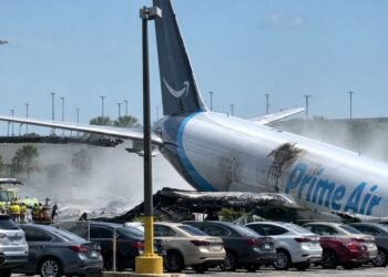 ¡Tragedia en Miami! Avión de carga de Amazon se sale de pista y deja al menos cinco muertos