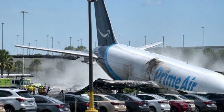 ¡Tragedia en Miami! Avión de carga de Amazon se sale de pista y deja al menos cinco muertos
