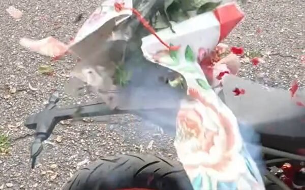 ¿Regalo o trampa? Paquete con flores explota a motociclista de aplicación