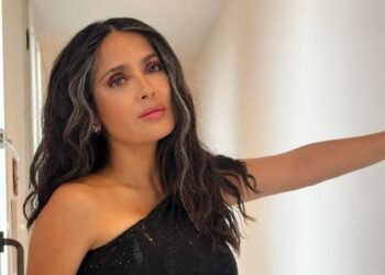 A sus 60, Salma Hayek sorprende con imágenes al natural y nuevo estreno en puerta