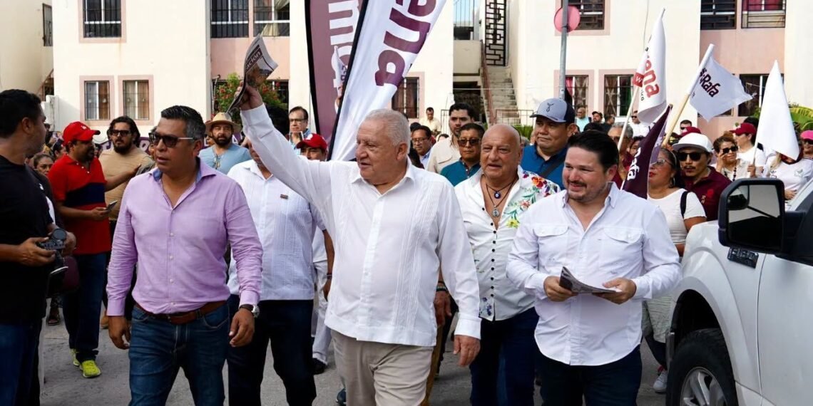 Diálogo y apoyo de los vecinos: la visita de Rafa Marín a Villas del Sol