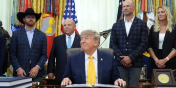 Alerta por el lobo mexicano: Trump ordena evaluar si termina la protección