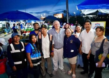 Sin templete y entre comerciantes: Rafa Marín visita Prado Norte, Quintana Roo