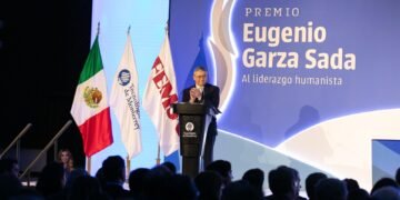 Fernández Carbajal llama a construir acuerdos para impulsar el desarrollo de México