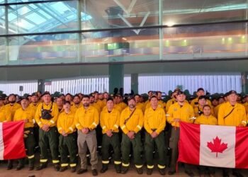 México combate el fuego en Canadá: regresan 104 especialistas