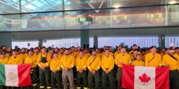 México combate el fuego en Canadá: regresan 104 especialistas