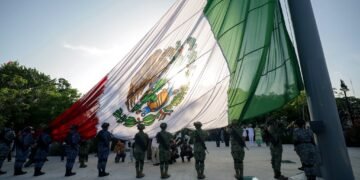 Mérida honra la Independencia: Bandera de México ondea en la Plaza Grande