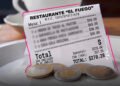 El Grito sí, la propina obligatoria no: Profeco pone límites a restaurantes